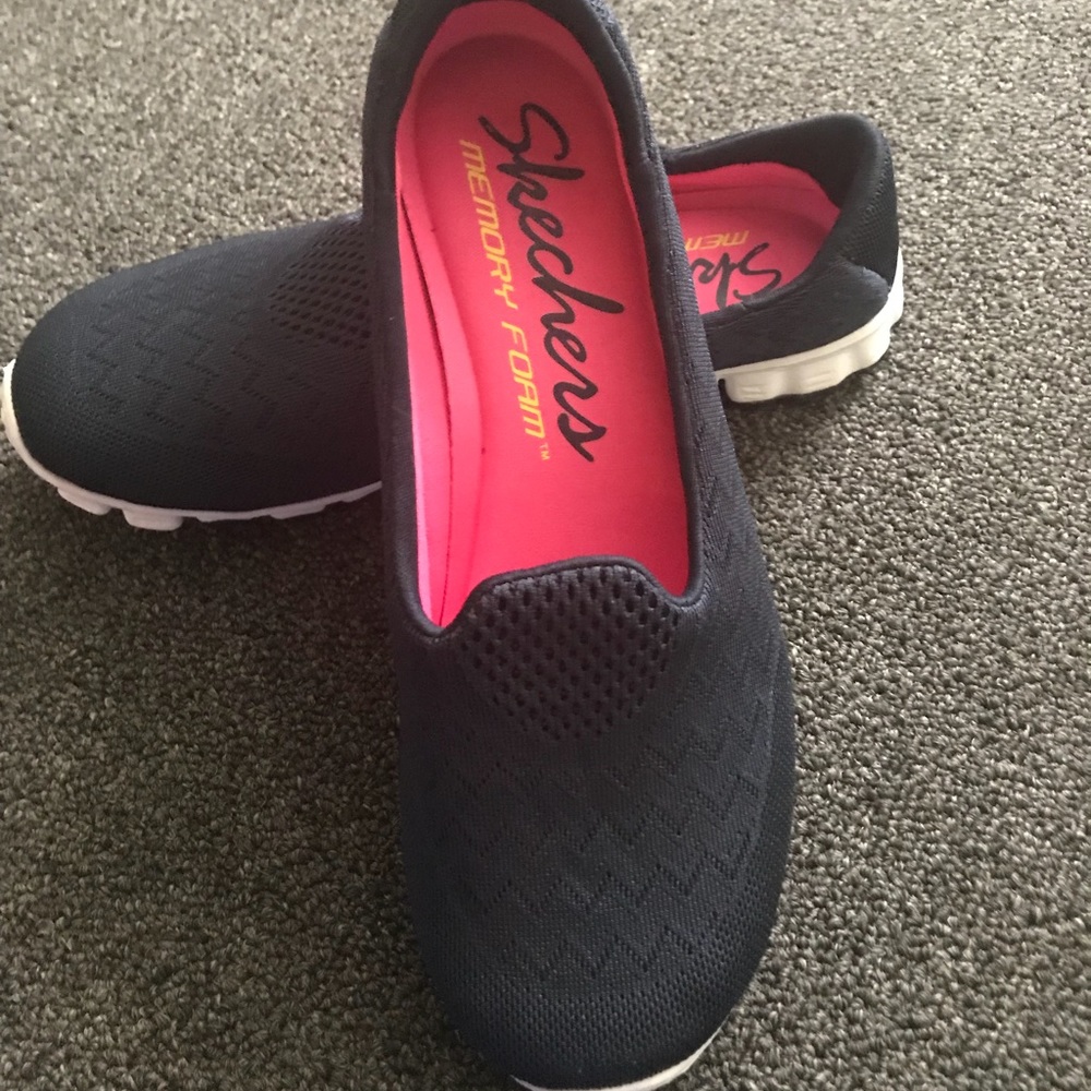 Nice Skechers with memory foam